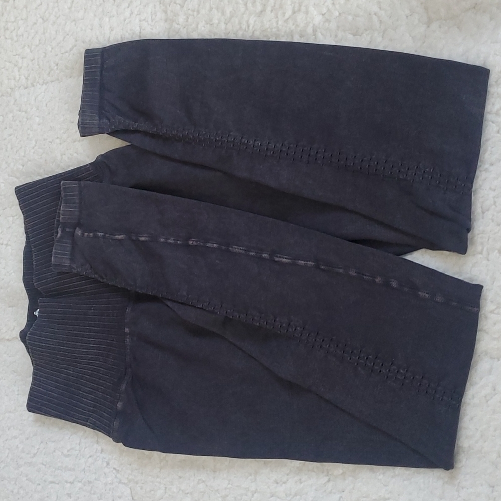 39. Free People High-Rise 7/8 Good Karma Leggings Washed Black - Picture 7 of 17